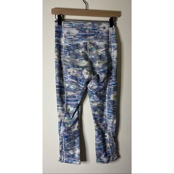 Lululemon True Self Crop II in Blurry Belle Multi - Picture 5 of 9